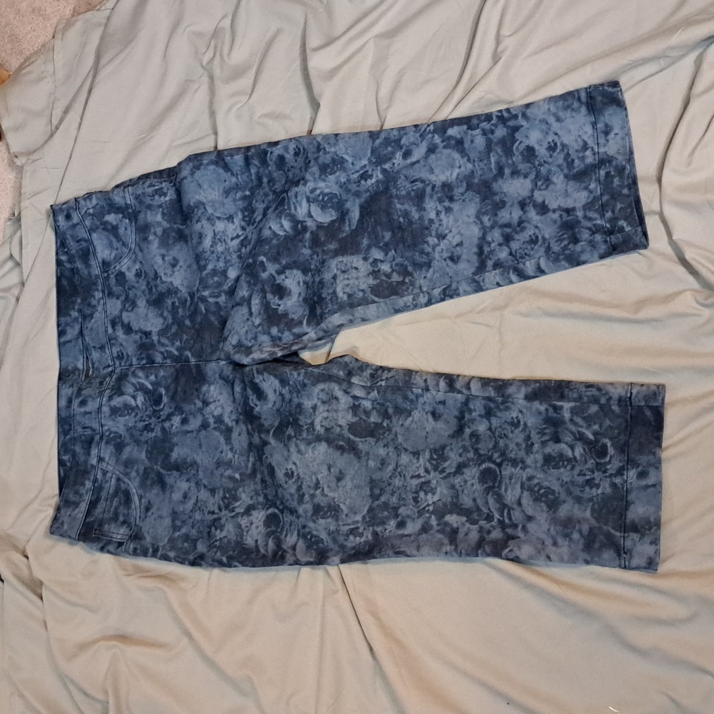 💥2/$10💥Capris Denver Hayes size 16 stretchy